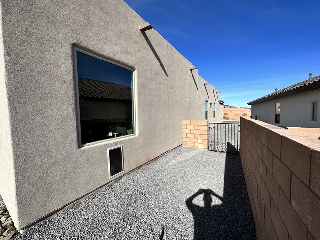 Building Photo - 5208 Bullseye Rd NE