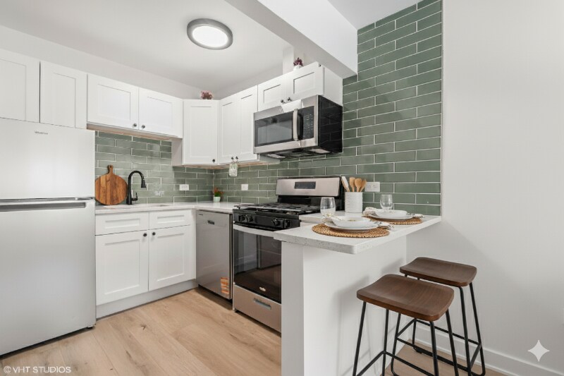 Building Photo - 15701 Lamon Ave