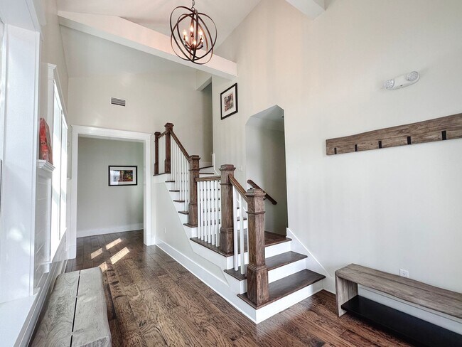Building Photo - New, exclusive 3200 sq ft 4 bedroom/3.5bat...