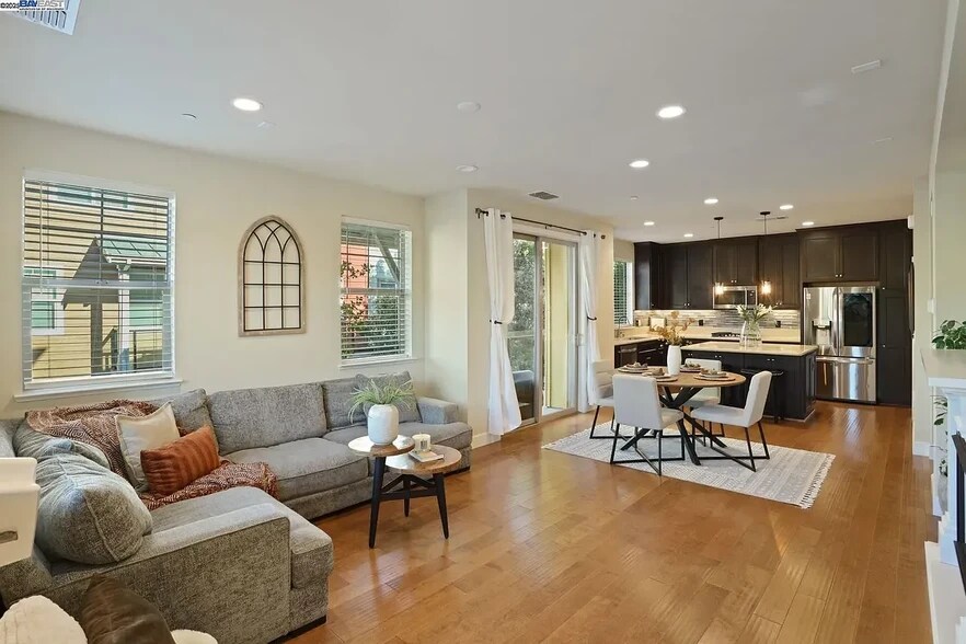 Building Photo - 833 Tranquility Cir