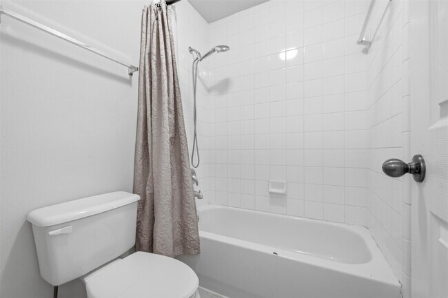 Building Photo - 21811 Honeysuckle Grove Ln