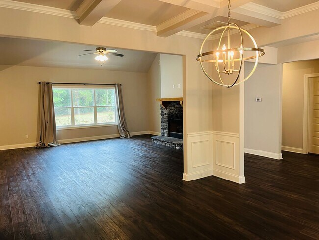 Building Photo - ***MOVE IN SPECIAL*** Wow! Perfect 4 bedro...