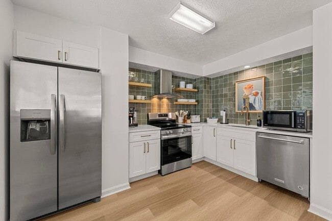 Building Photo - 169 Pompano St