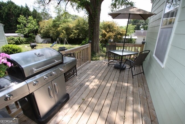 Building Photo - 222 Beechwood Cir