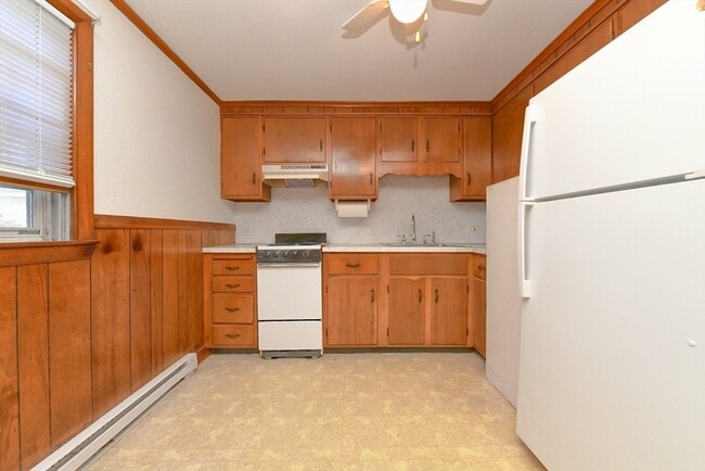 Building Photo - 65 Pleasant St