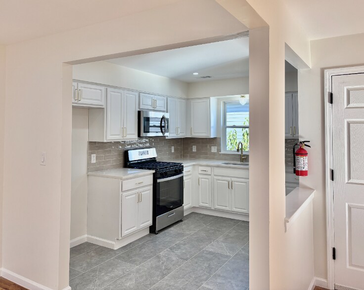 Building Photo - 87 Chadwick Ave