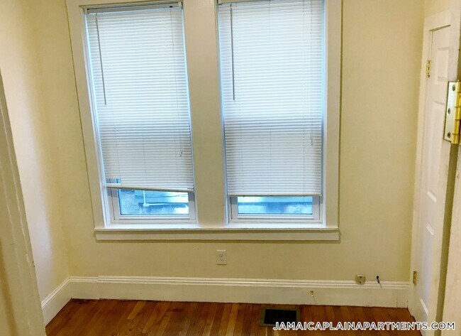 Building Photo - 108 Hyde Park Ave