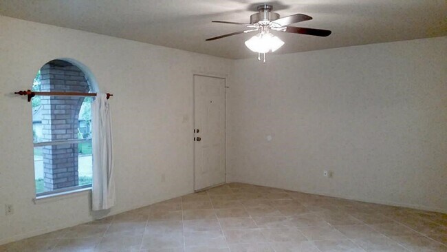 Building Photo - 240 N Forest Dr