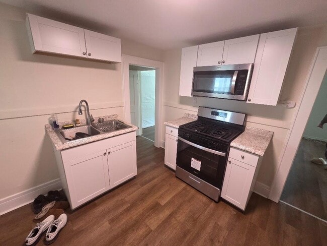 Building Photo - 372 S Midler Ave