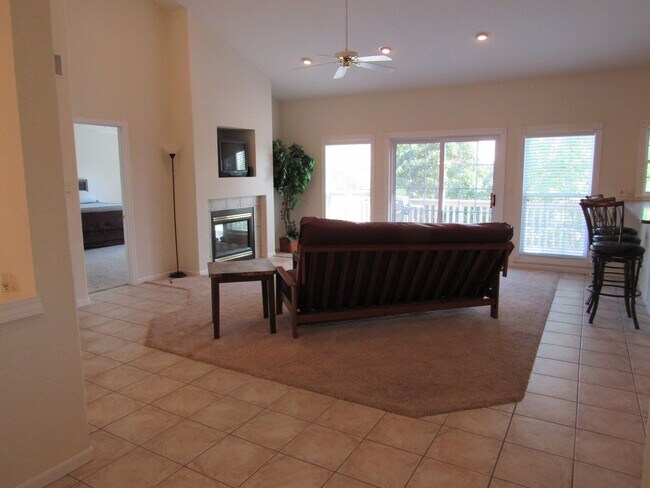 Building Photo - Osage Beach house for rent