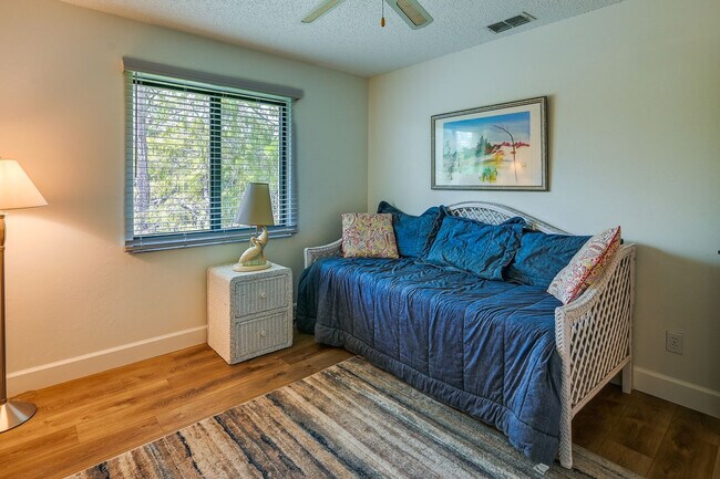 Building Photo - 5708 Deauville Cir