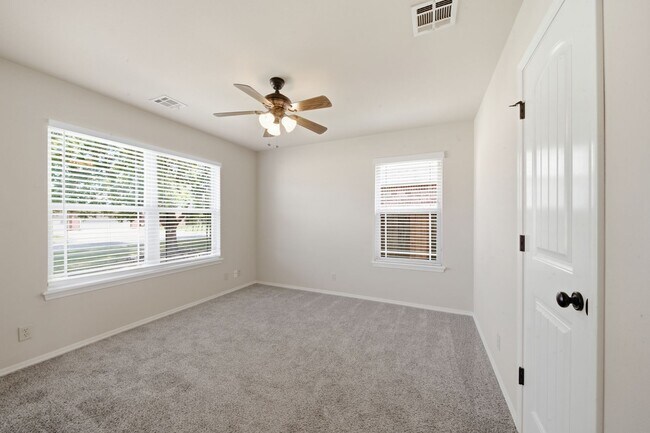 Building Photo - This well-designed home offers 3 bedrooms plus a flex room with a closet that can easily serve as...