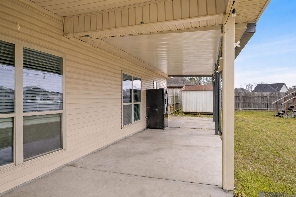 Building Photo - 13440 Larch Ct