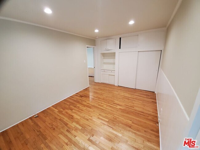 Building Photo - 676 Bienveneda Ave