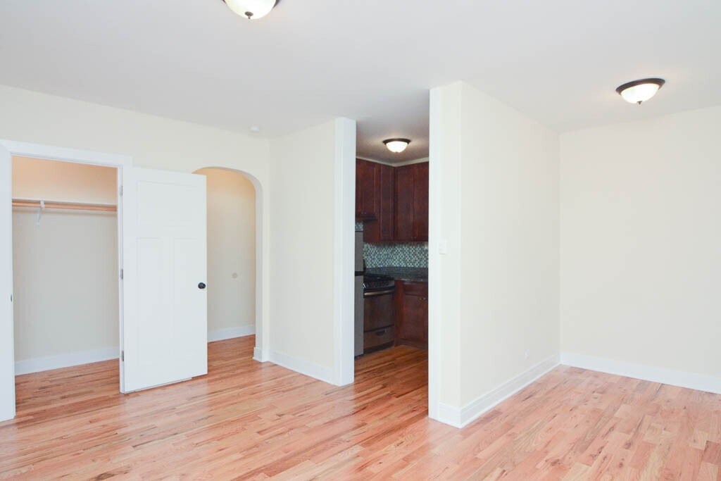 Building Photo - 4551 N Damen