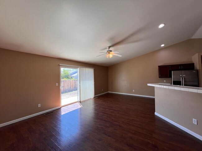 Building Photo - 221 Endeavor Ln