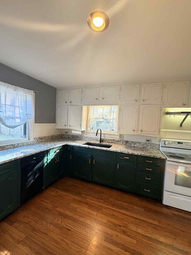 Building Photo - 411 S Jackson Ave