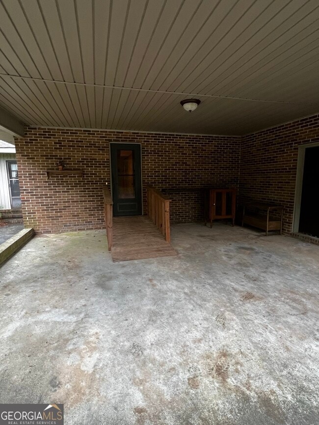 Building Photo - 1864 Tanglewood Rd