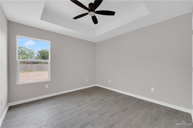 Building Photo - 16 Tower Oak Dr