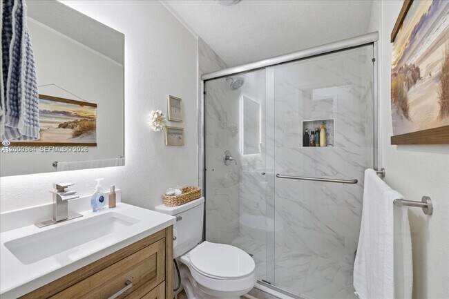 Building Photo - 851 Arapaho