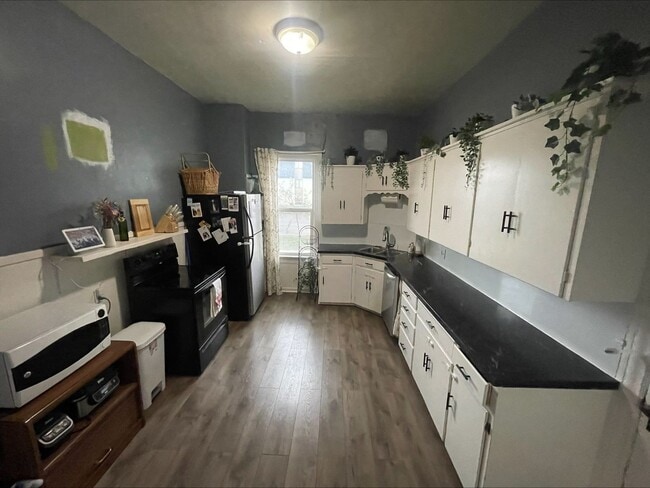 Building Photo - A Darling Single-Family Home