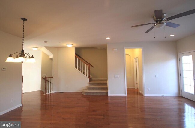 Building Photo - 515 Ellison Dr