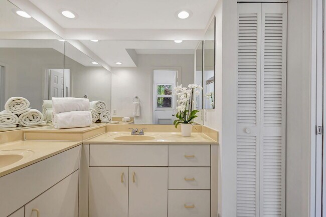 Building Photo - 1106 Ocean Dunes Cir