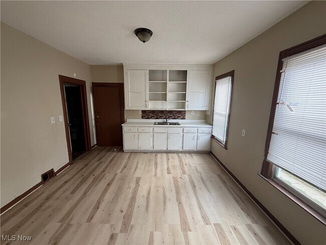 Building Photo - 1355 Addison Rd