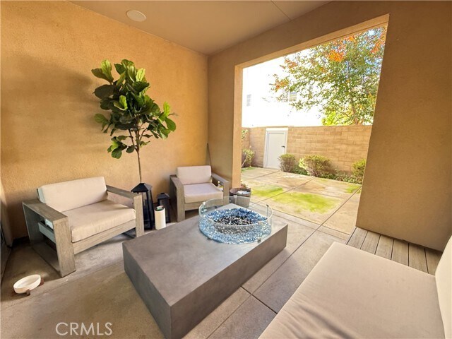 Building Photo - 101 Interval