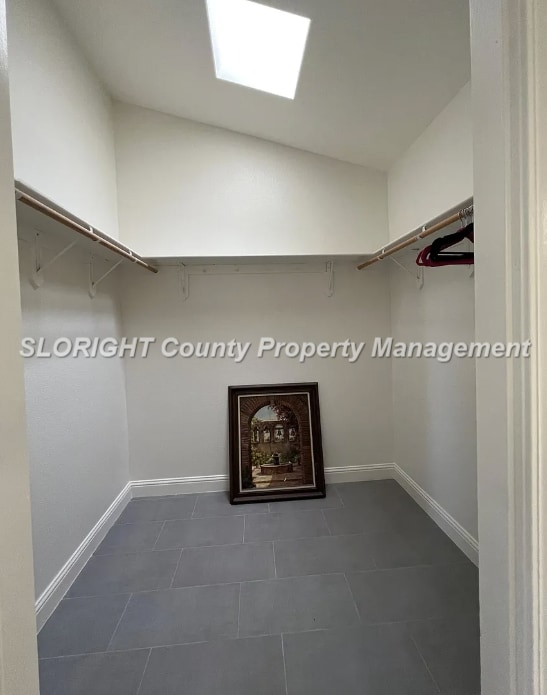 Building Photo - AVAILABLE JULY - 4 Bedroom / 3 bath