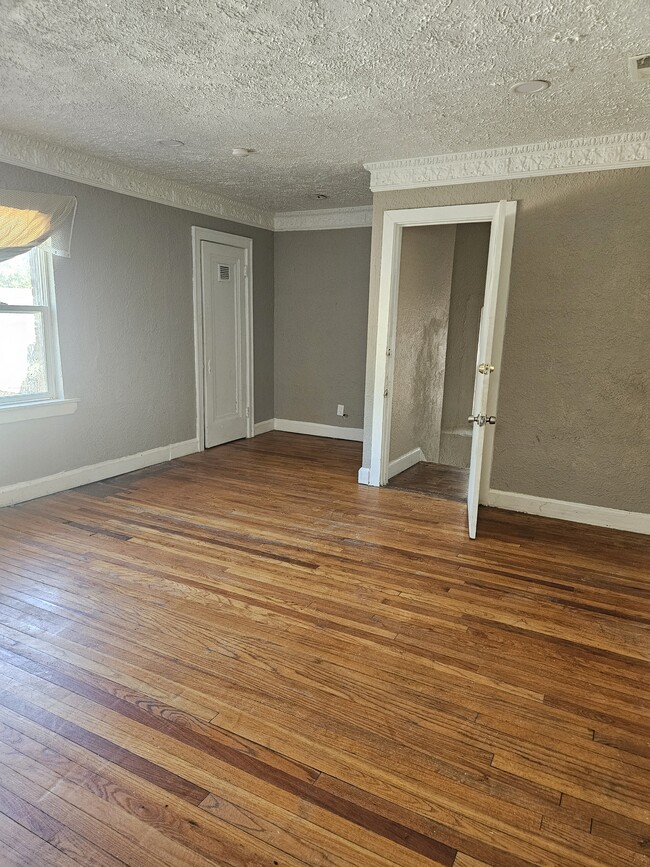 Building Photo - 14033 Cherrylawn St