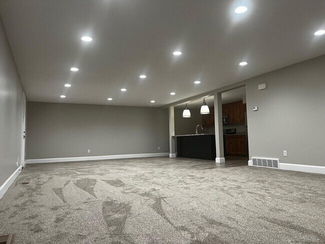 Building Photo - 1361 N 200 W