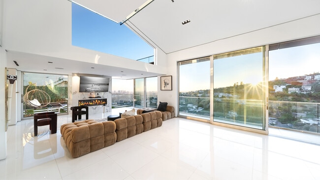 Building Photo - 1623 Viewmont Dr