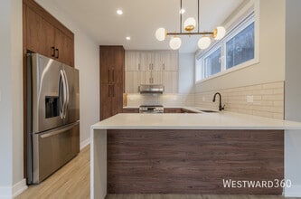 Building Photo - 2351 W Flournoy St