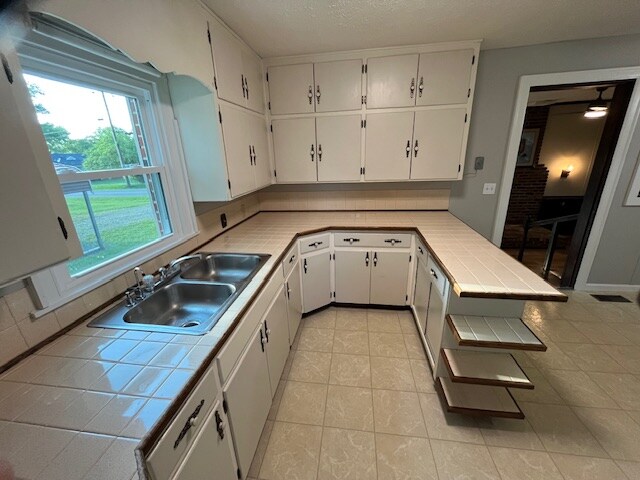 Building Photo - 1407 Bel Aire Dr