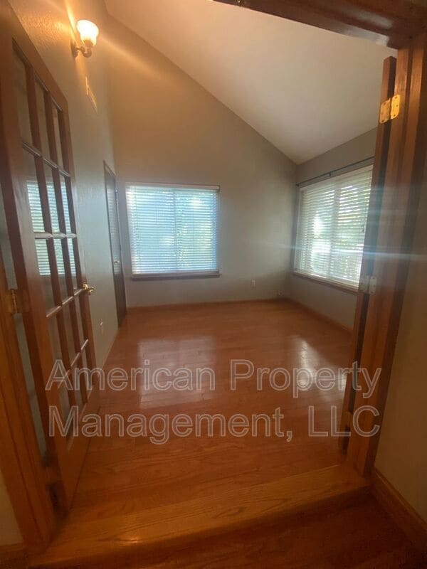 Building Photo - 4729 S Ironwood Ave