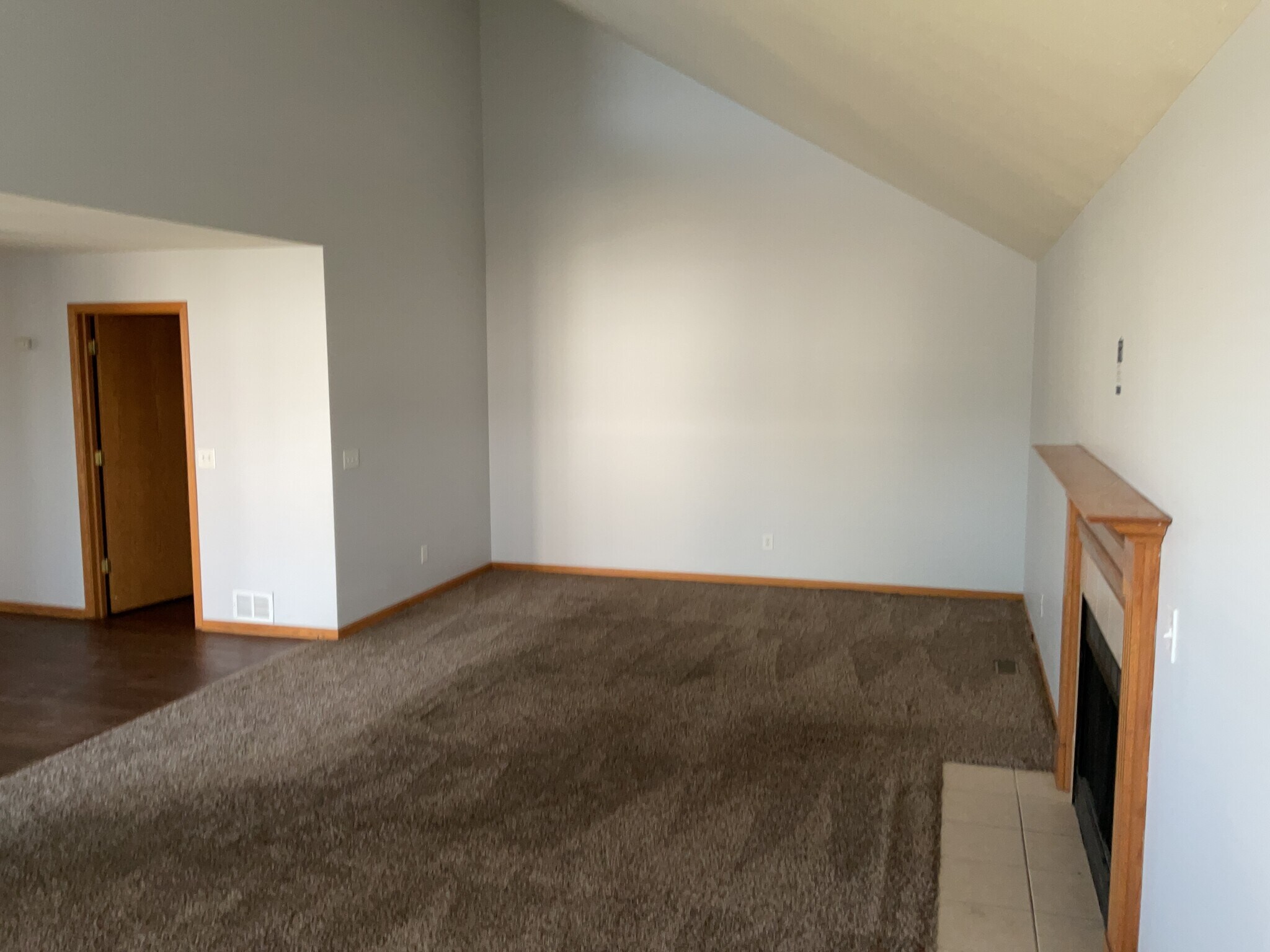 Building Photo - 948 Bradley Ln