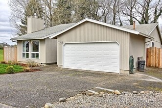 Building Photo - 3 Bed, 2 Bath home in Milwaukie