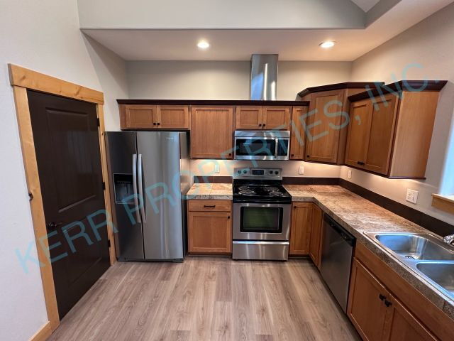 Building Photo - Discover Comfort and Space in A Charming 3-Bed, 2-Bath Retreat in Troutdale!