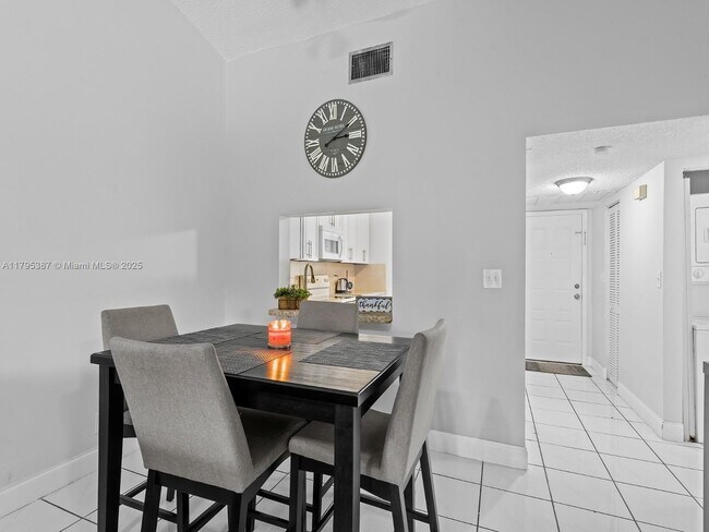 Building Photo - 3868 Carambola Cir N