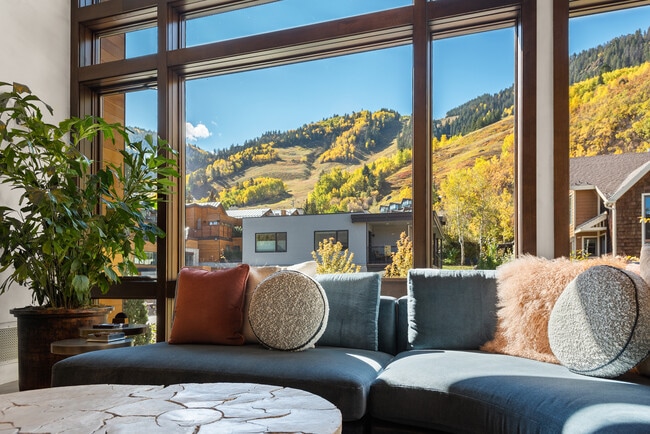 Building Photo - 120 Juan St