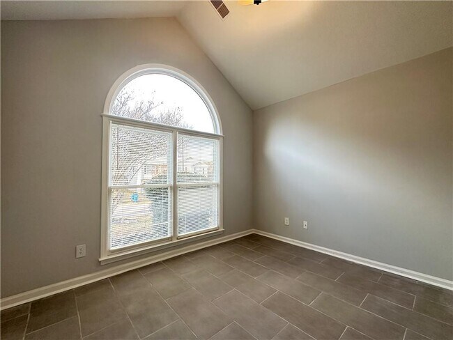 Building Photo - 510 Heathgate Dr SW