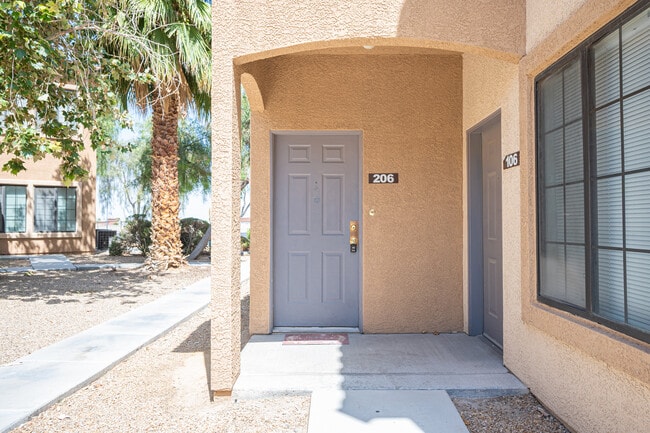 Building Photo - 2010 Rancho Lake Dr