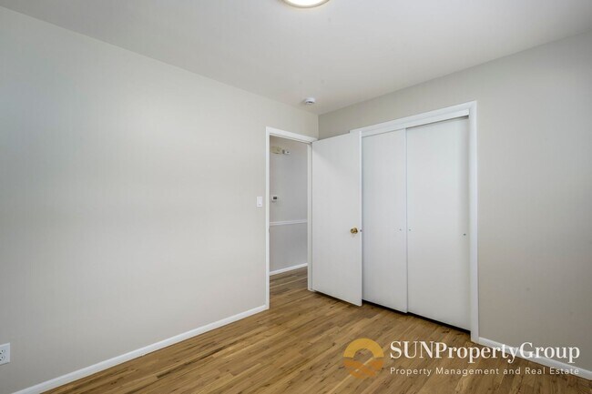 Building Photo - Stunning Remodeled Home in Desirable Cottonwood Heights!