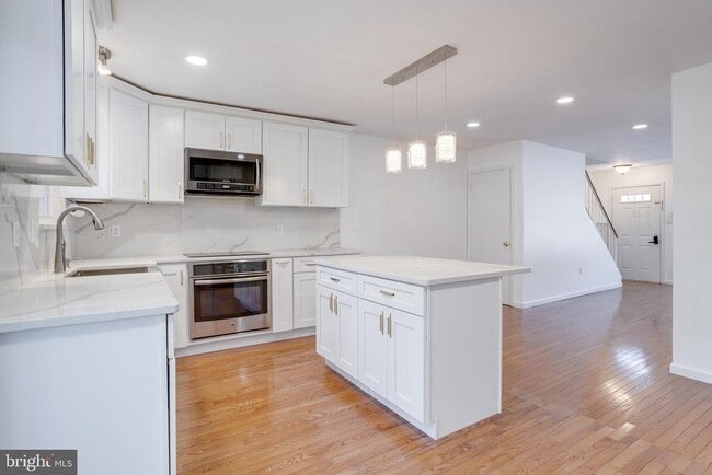 Building Photo - 5809 Waterdale Ct