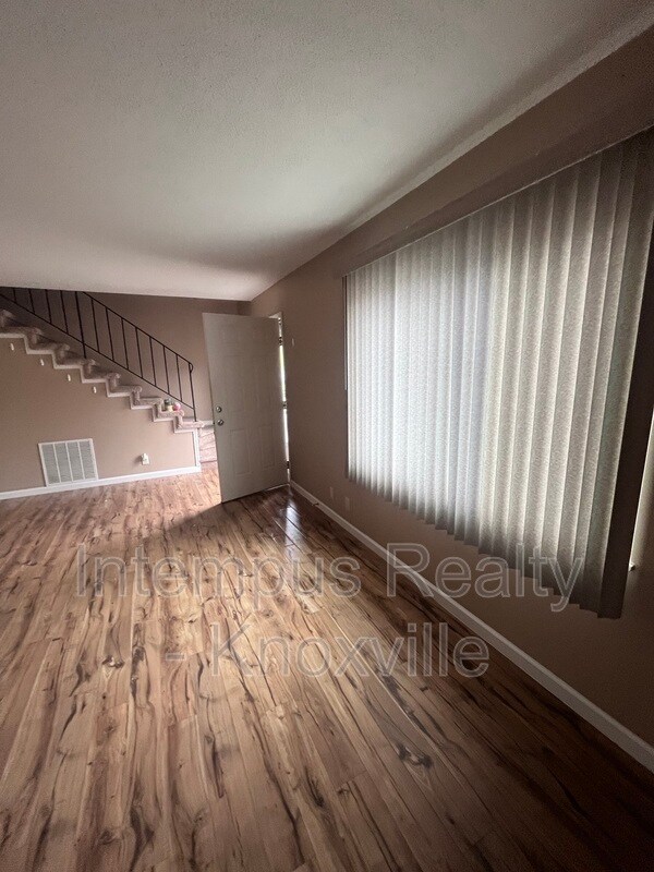 Building Photo - 405 Iroquois Ln