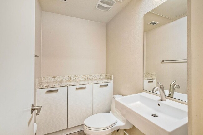 Building Photo - Luxury Hillcrest Home for Rent in San Diego