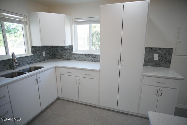 Building Photo - 4573 Bobolink Way