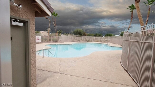 Building Photo - 8615 Little Fox St