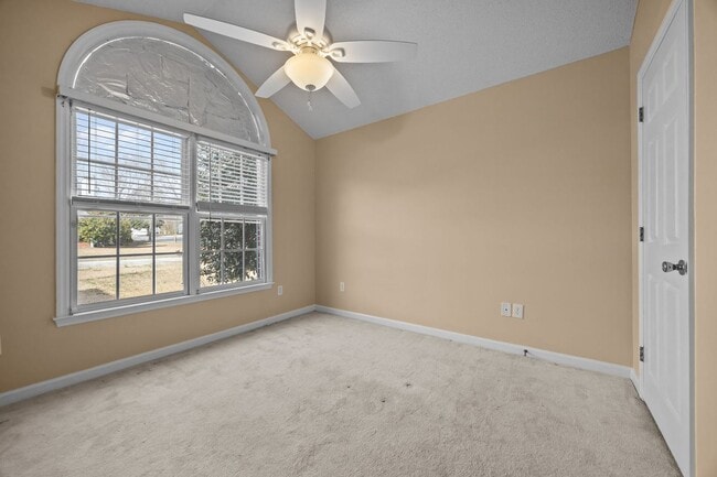 Building Photo - Charming Duplex in Dunn